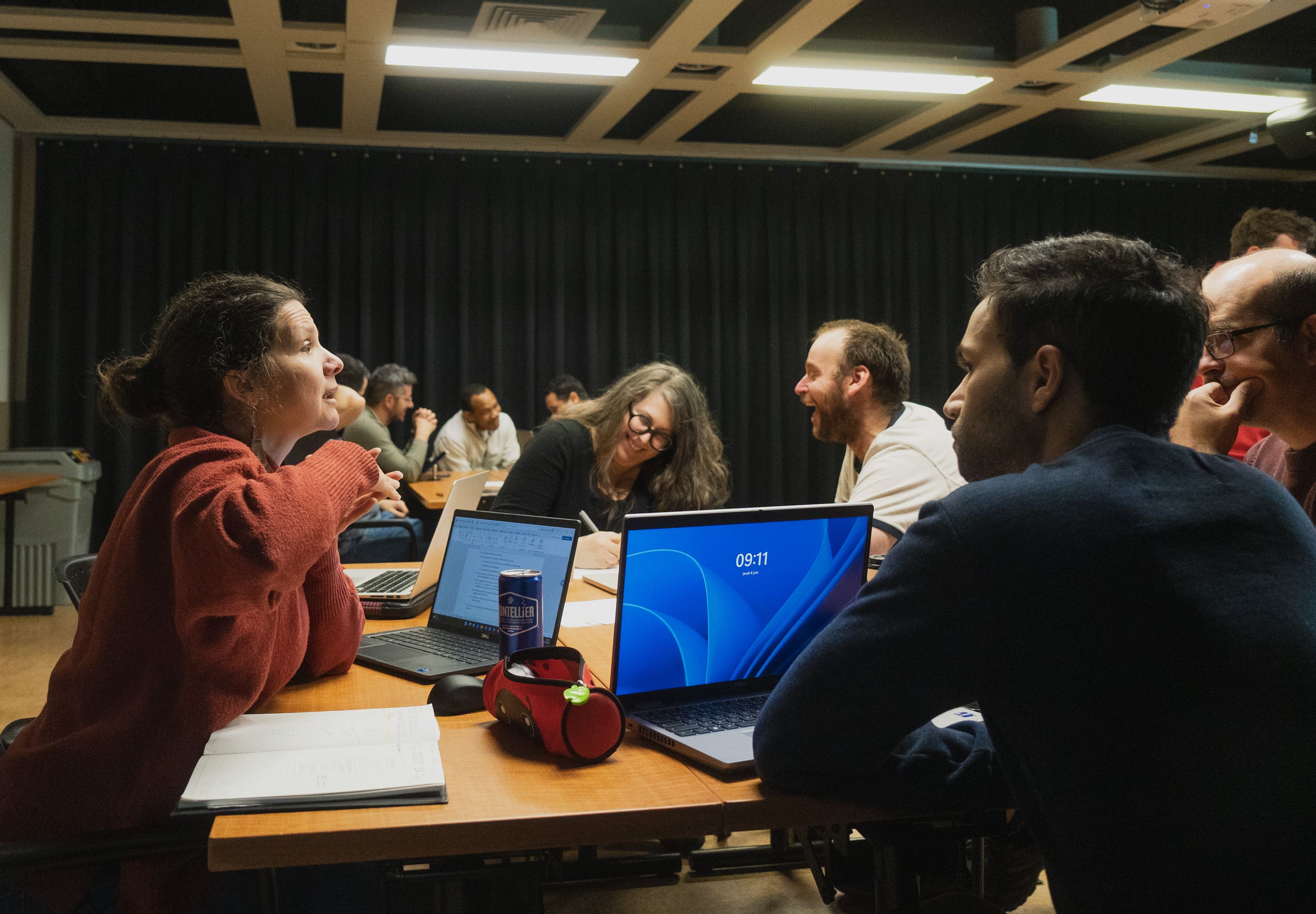 Conseillère pédagogique qui aide le personnel enseignant